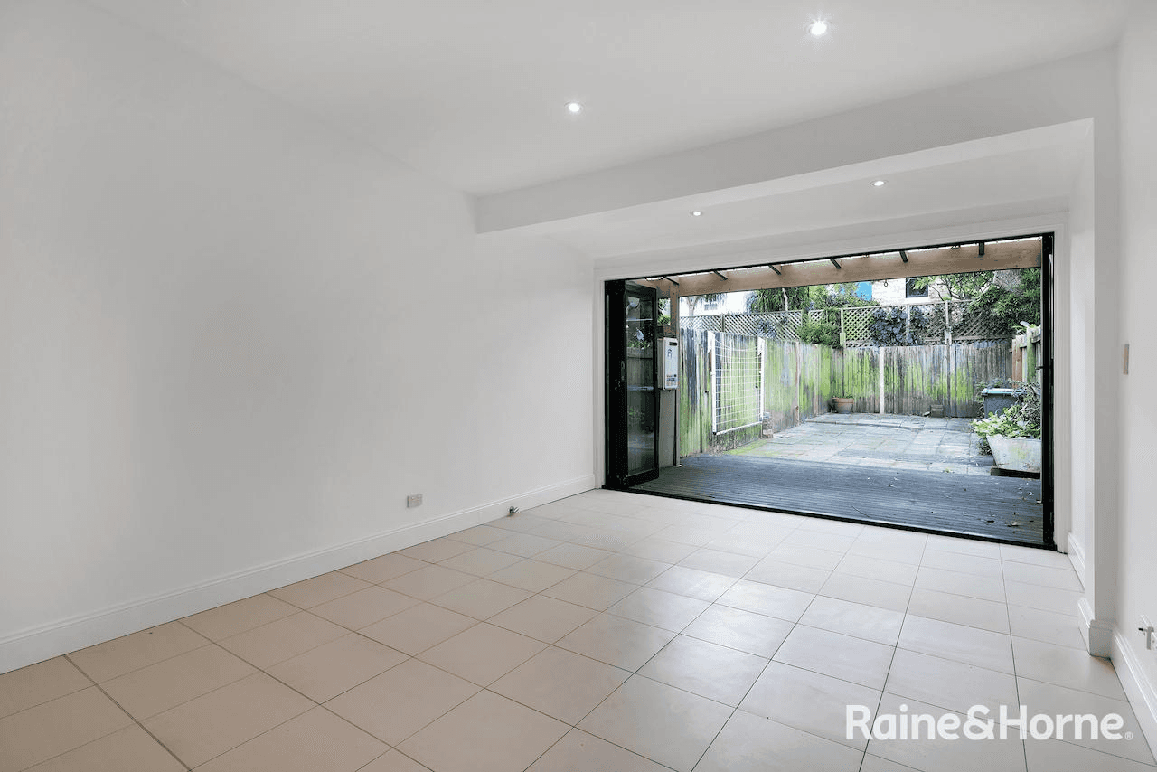 126 Simmons Street, ENMORE, NSW 2042