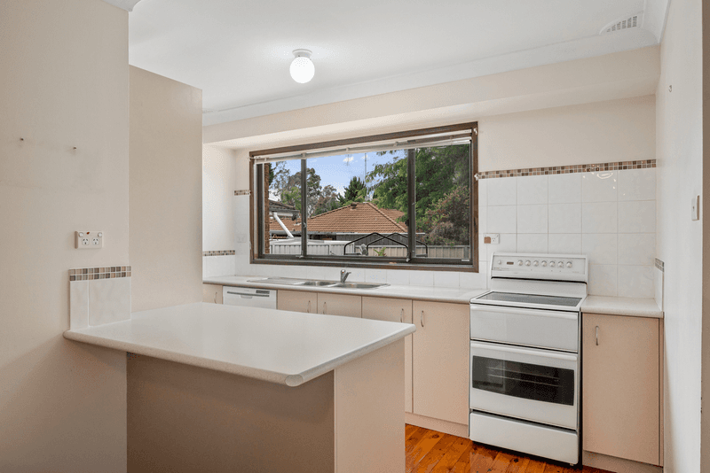 61 Hamlet Crescent, ROSEMEADOW, NSW 2560