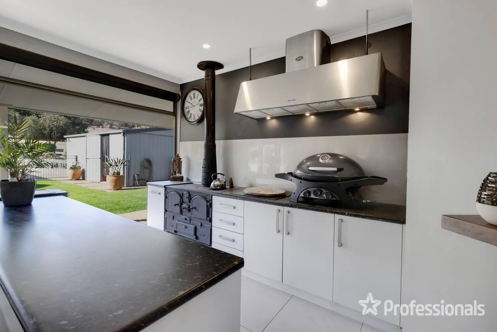 4 Kapooka Road, San Isidore, NSW 2650