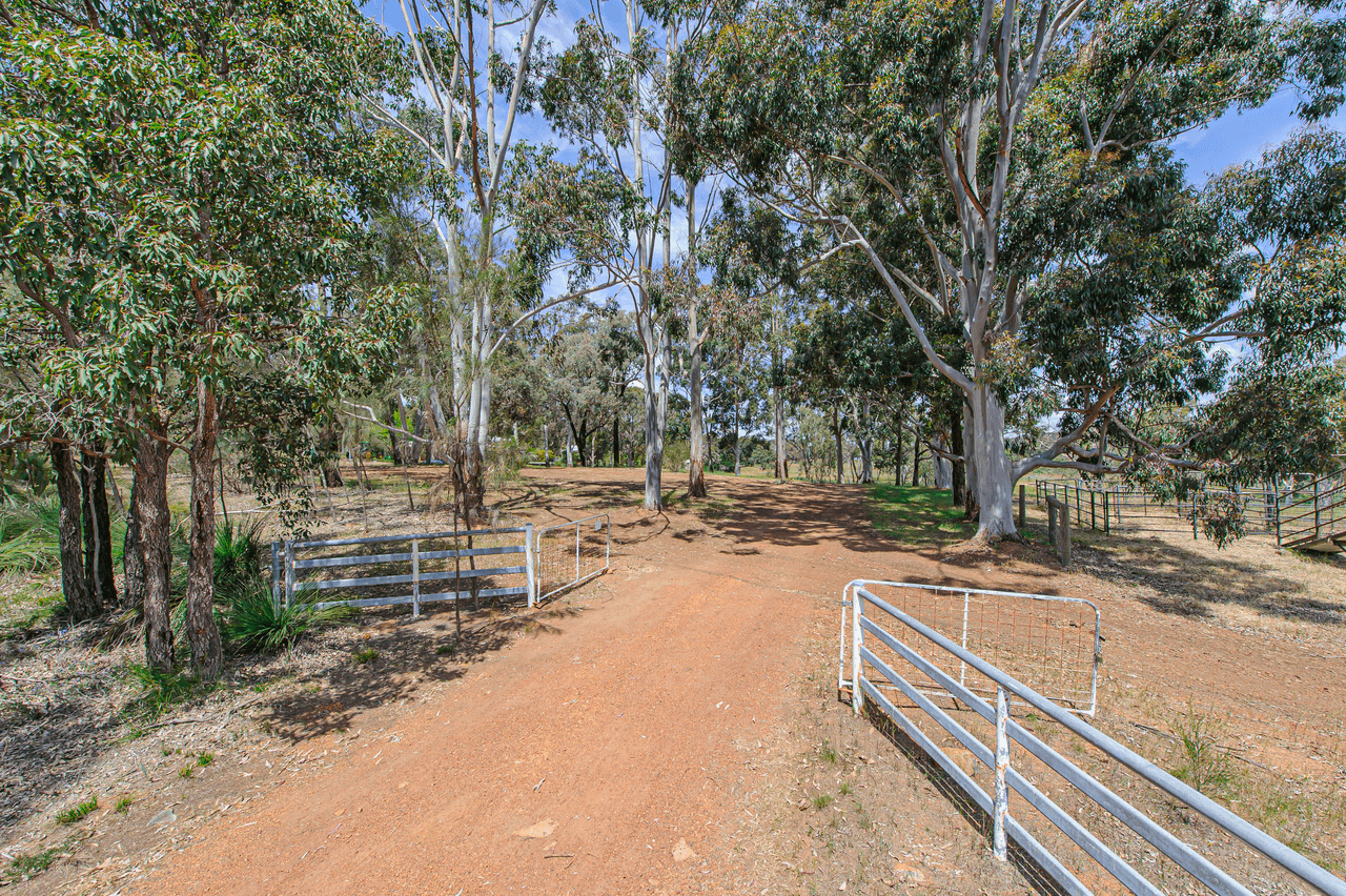 200 Carter Road, THE LAKES, WA 6556