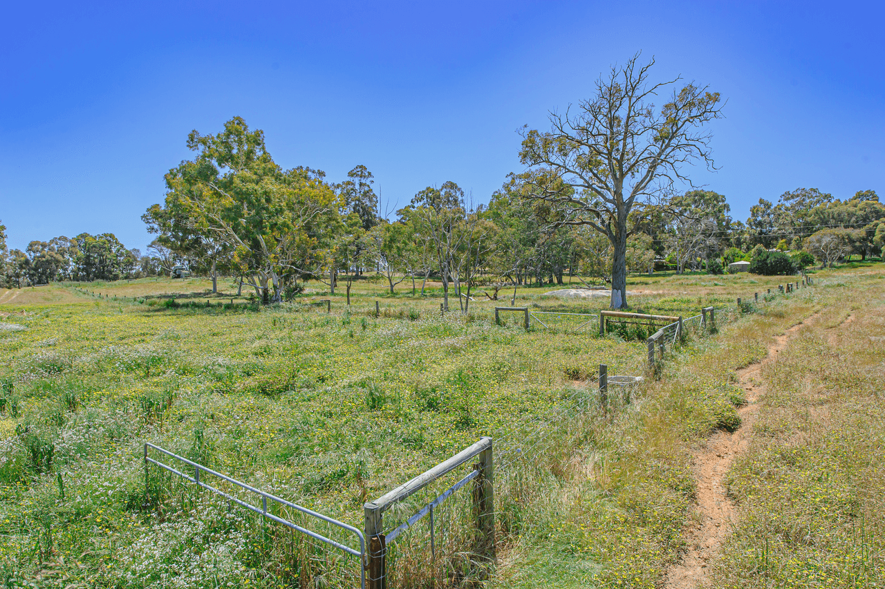 200 Carter Road, THE LAKES, WA 6556