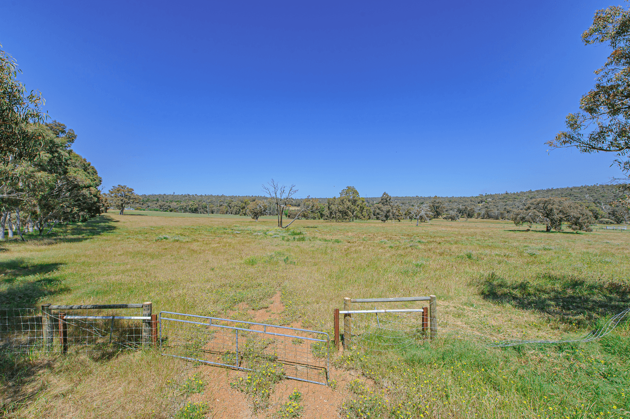 200 Carter Road, THE LAKES, WA 6556