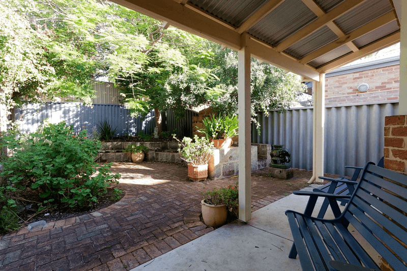 18 Lakeside Terrace, Mount Pleasant, WA 6153