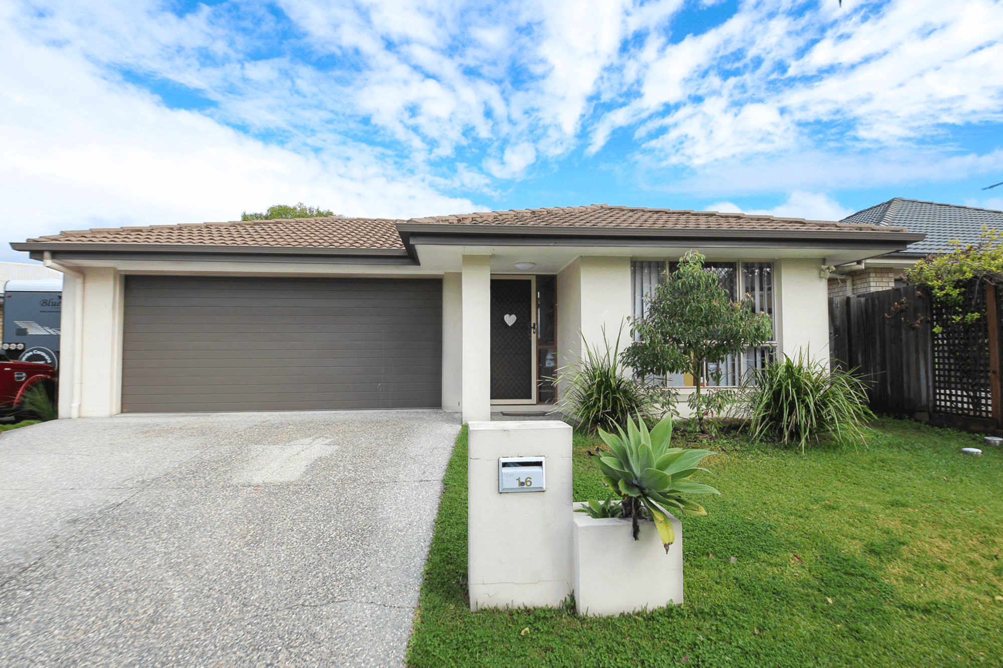 16 Merivale Avenue, ORMEAU HILLS, QLD 4208