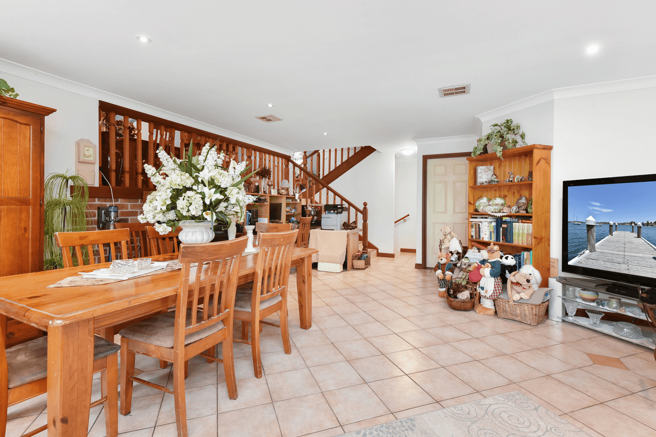 6 Oak Cl, Fletcher, NSW 2287