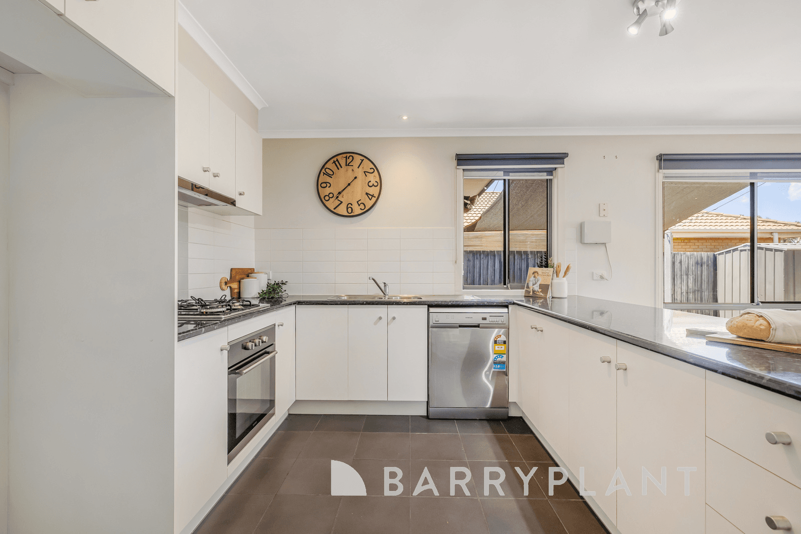 33 Tawrrific Street, Kurunjang, VIC 3337