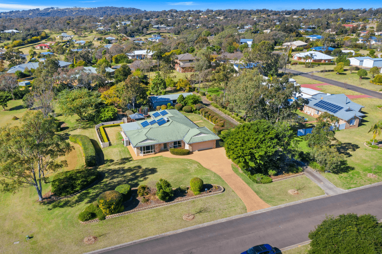 71 Cotswold Hills Drive, COTSWOLD HILLS, QLD 4350