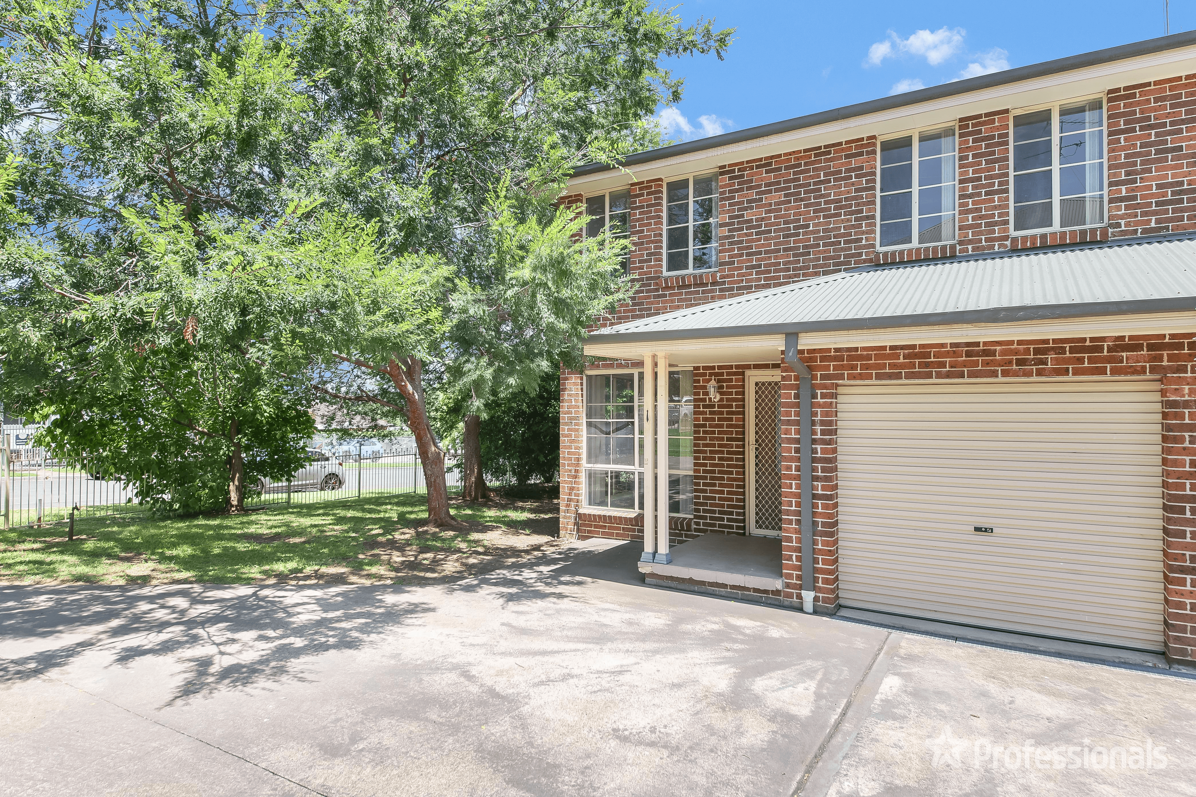 1/1A McIntosh Street, THE OAKS, NSW 2570