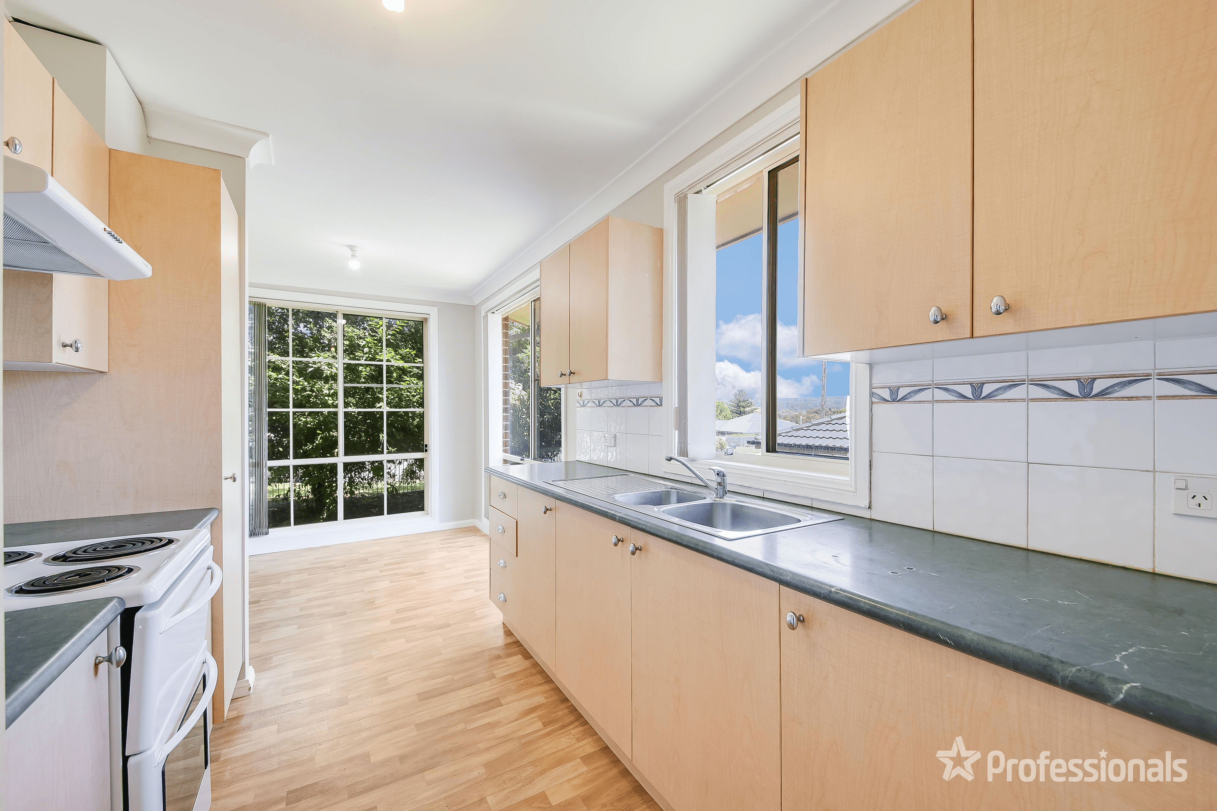 1/1A McIntosh Street, THE OAKS, NSW 2570