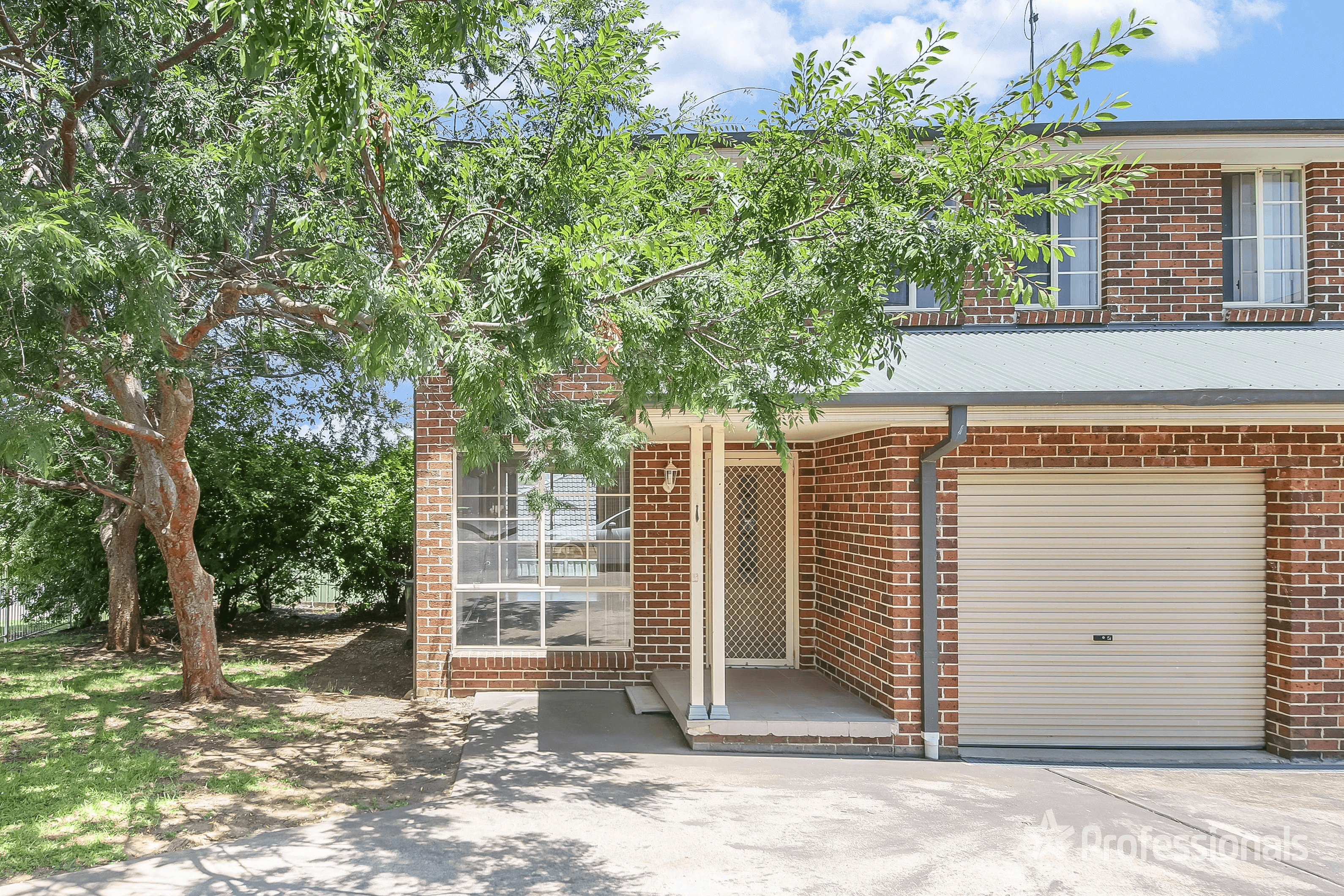 1/1A McIntosh Street, THE OAKS, NSW 2570