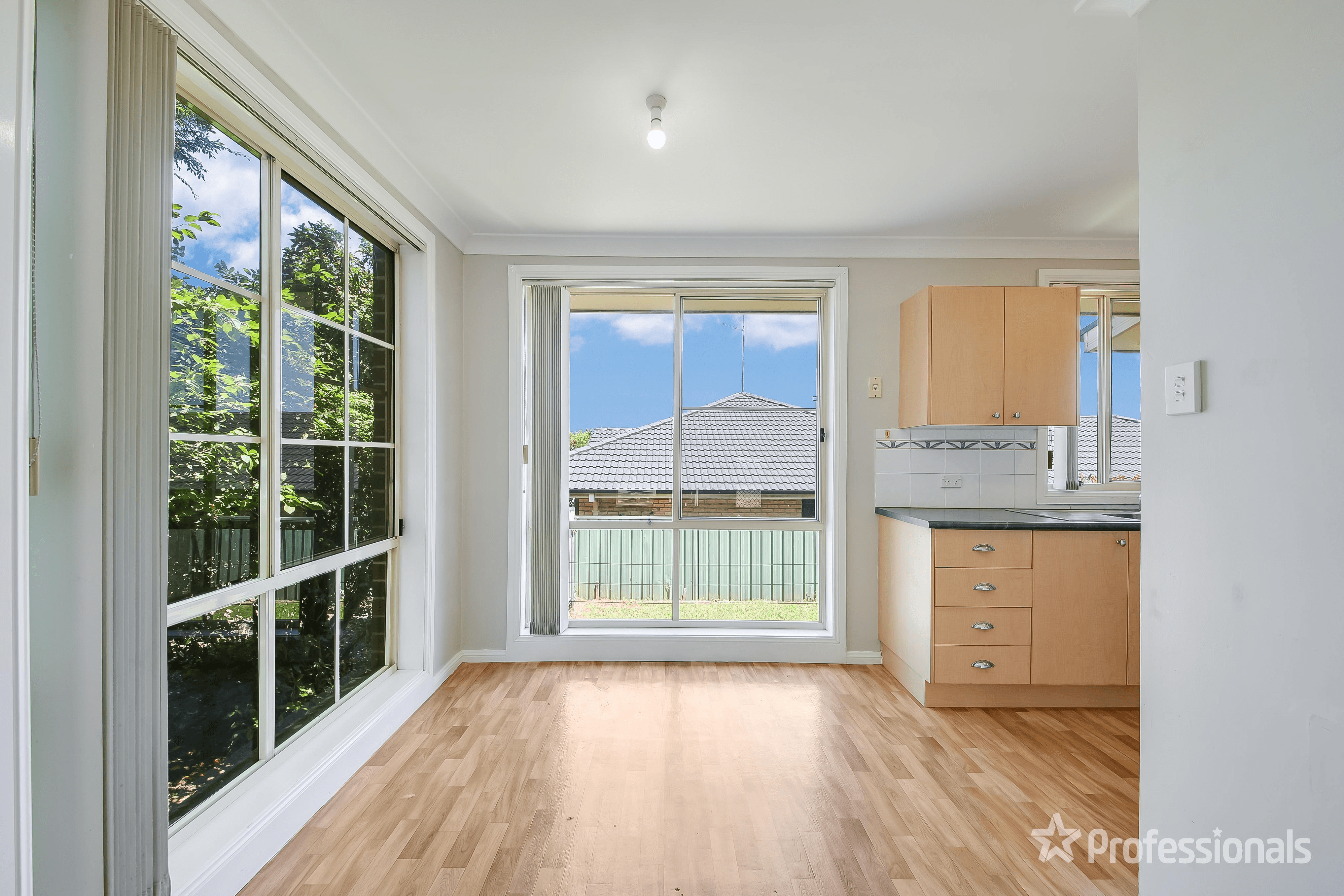 1/1A McIntosh Street, THE OAKS, NSW 2570