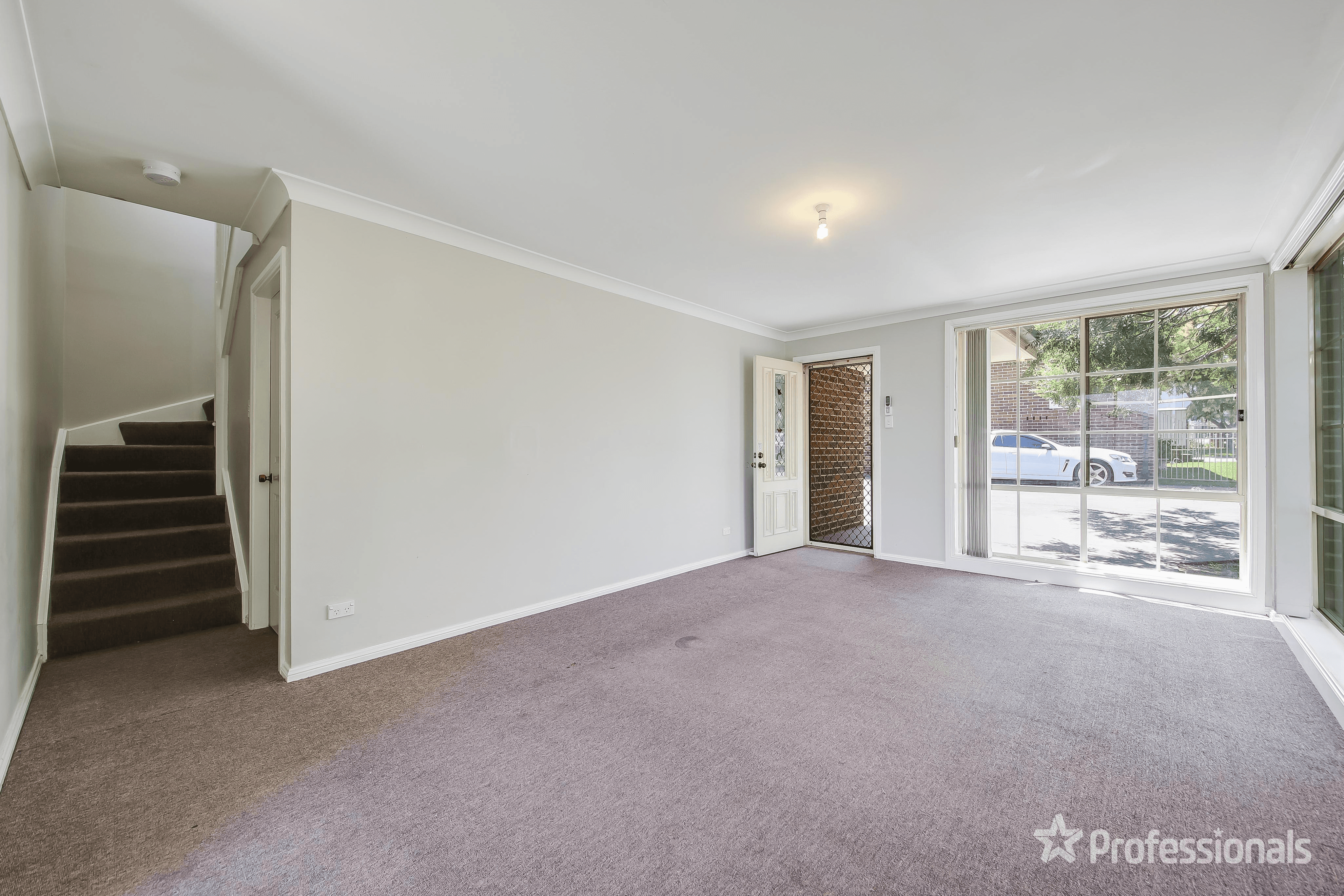 1/1A McIntosh Street, THE OAKS, NSW 2570