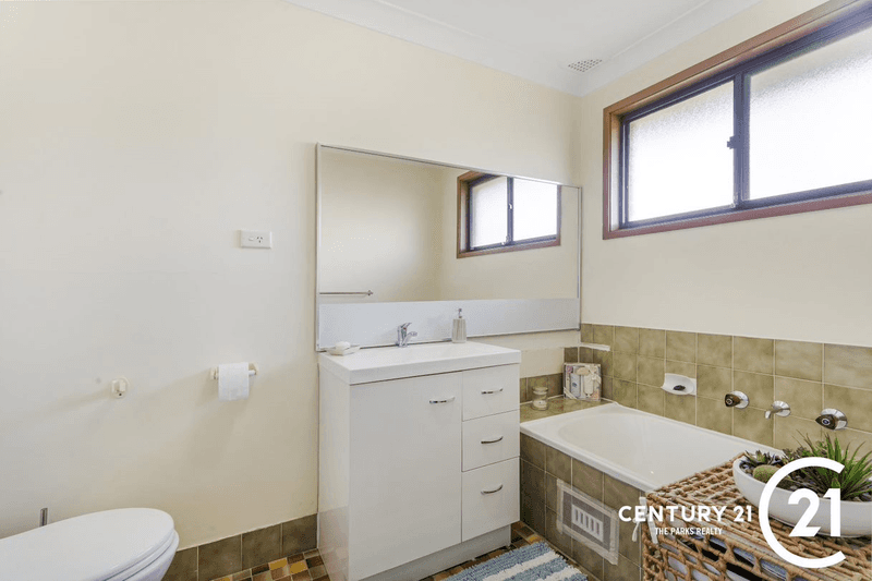 13 Lindum Place, St Johns Park, NSW 2176