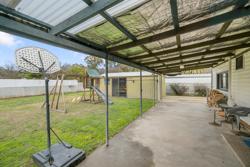 4  Holland Street, EUROA, VIC 3666