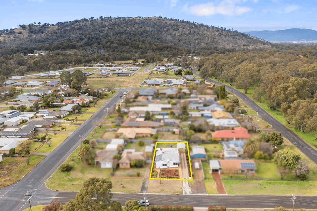 4  Holland Street, EUROA, VIC 3666