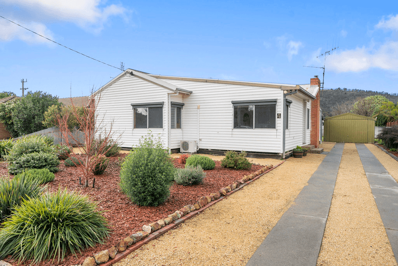 4  Holland Street, EUROA, VIC 3666