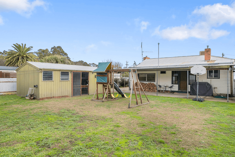 4  Holland Street, EUROA, VIC 3666