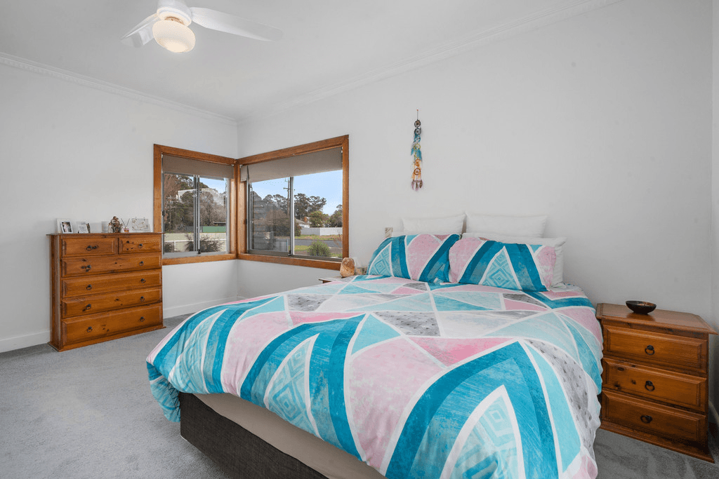 4  Holland Street, EUROA, VIC 3666