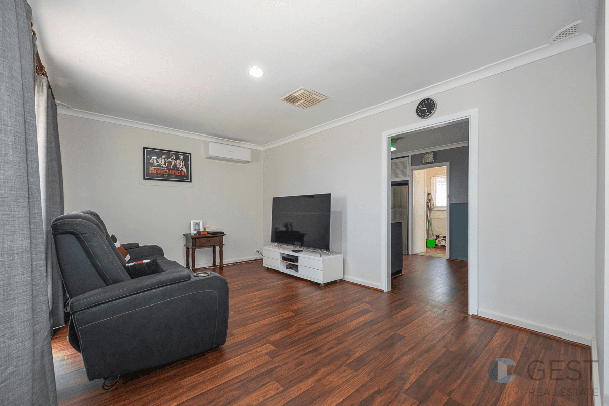 39 Connell Way, GIRRAWHEEN, WA 6064