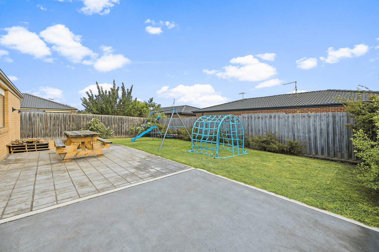 40 Summerhill Blvd, DROUIN, VIC 3818