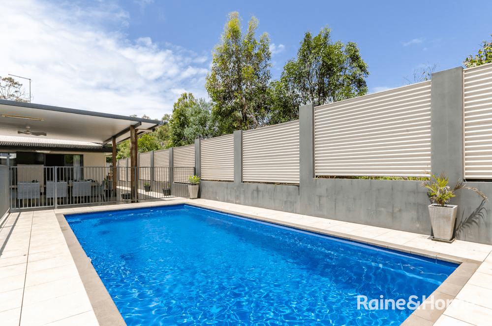 22 Leonie Court, NEW AUCKLAND, QLD 4680