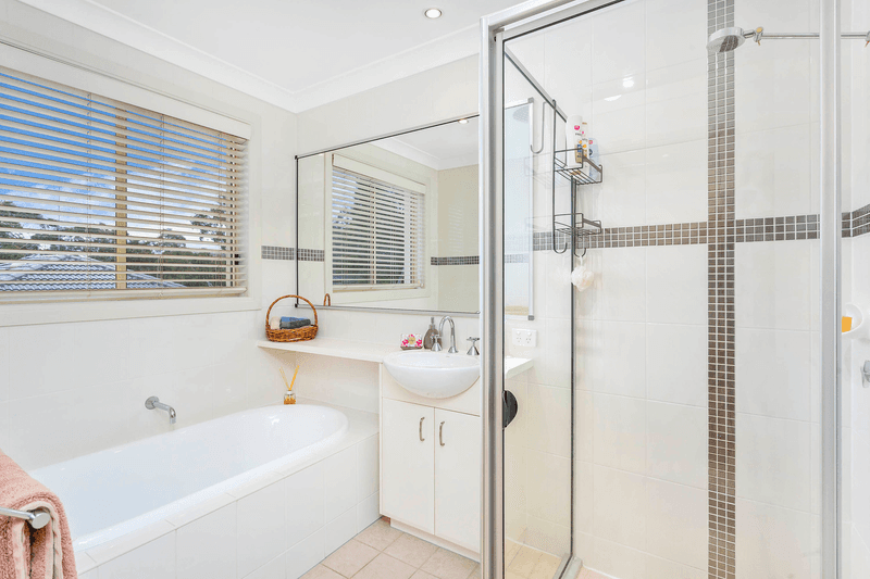 40 Eucalyptus Court, Picnic Point, NSW 2213