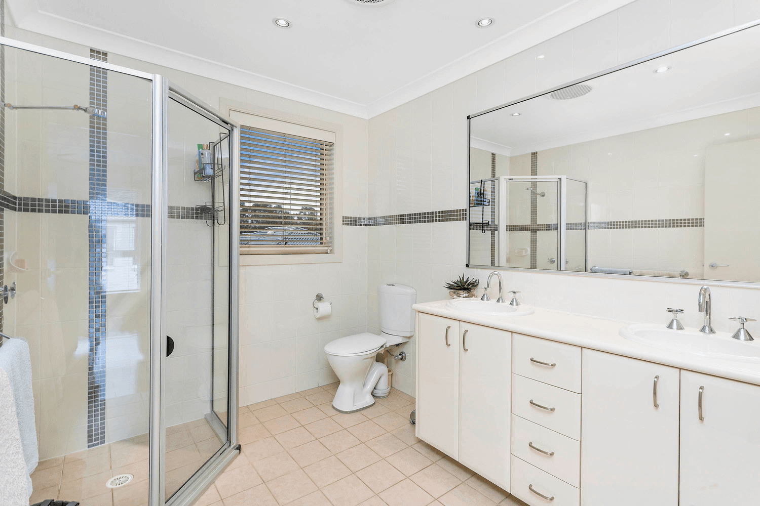 40 Eucalyptus Court, Picnic Point, NSW 2213