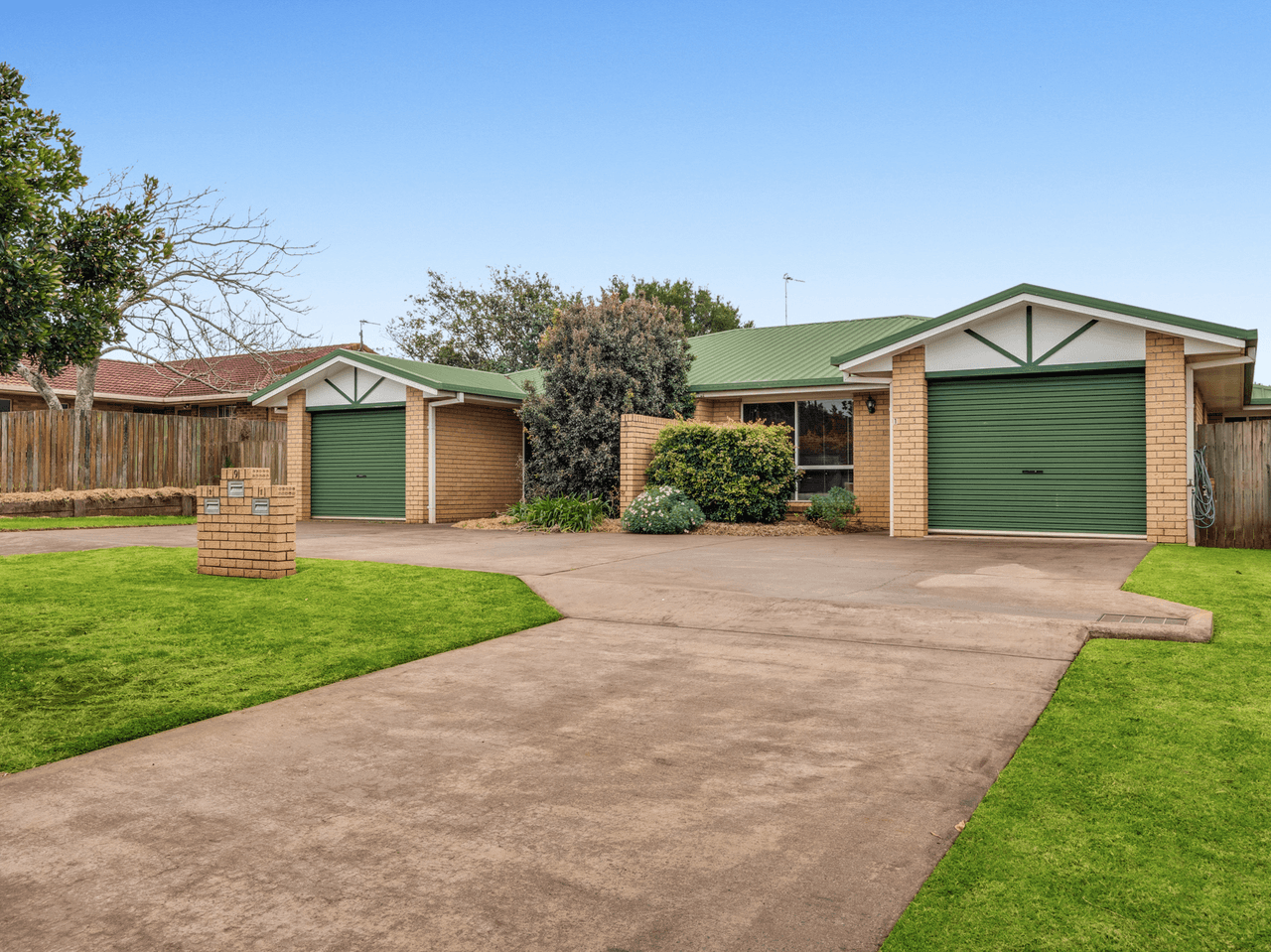 1 &amp; 2/9 Gabrielle Street, KEARNEYS SPRING, QLD 4350