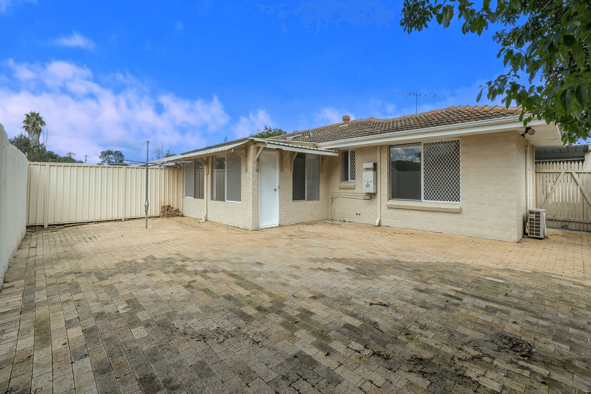 4 Kurrajong Way, Camillo, WA 6111