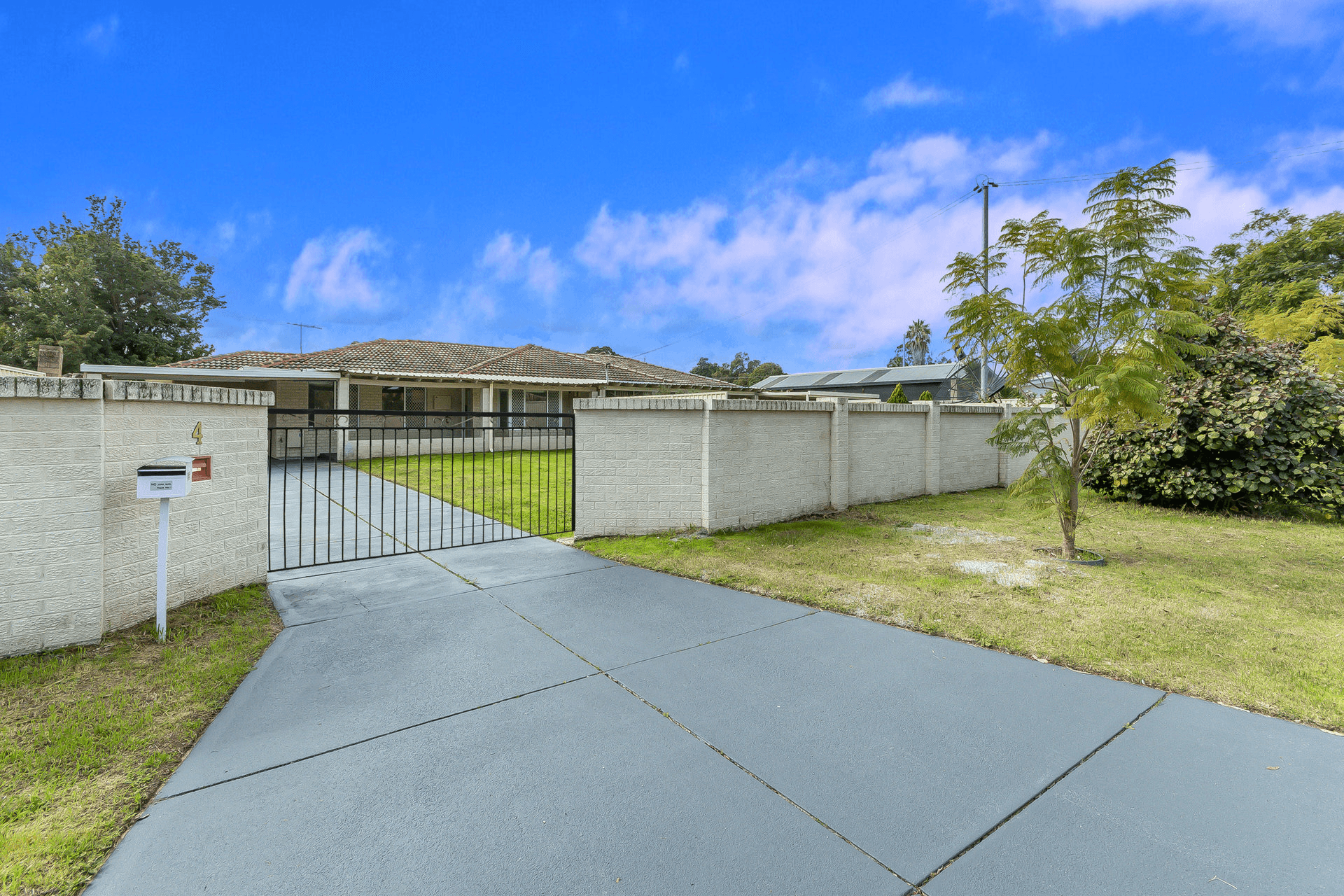 4 Kurrajong Way, Camillo, WA 6111