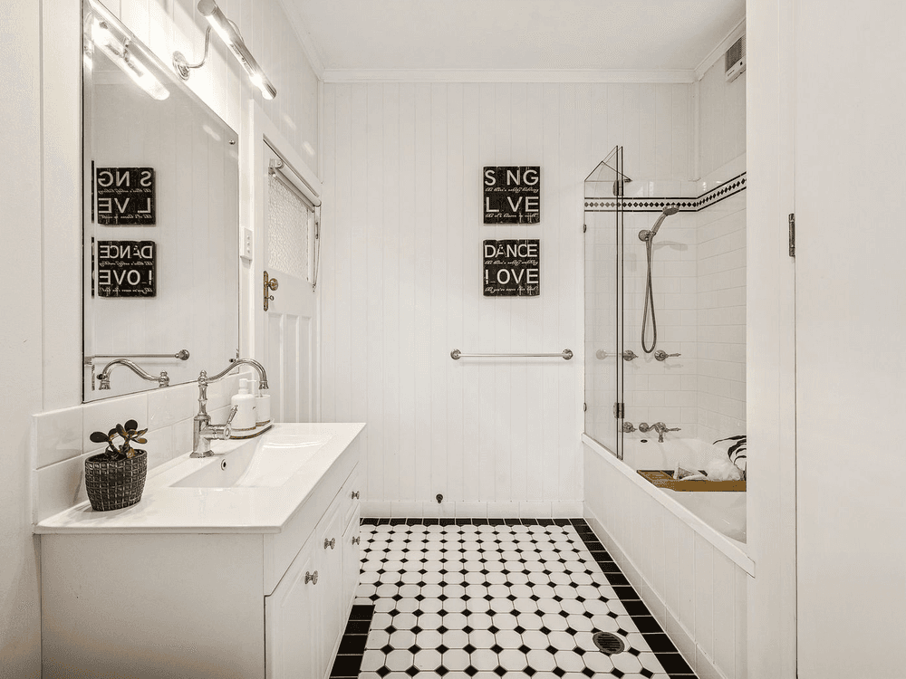 82 Bayview Terrace, CLAYFIELD, QLD 4011