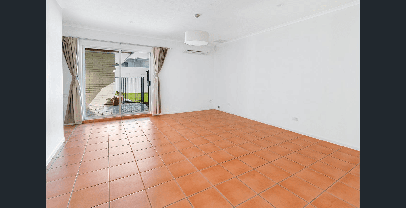 12 Andrea Avenue, BROADBEACH WATERS, QLD 4218