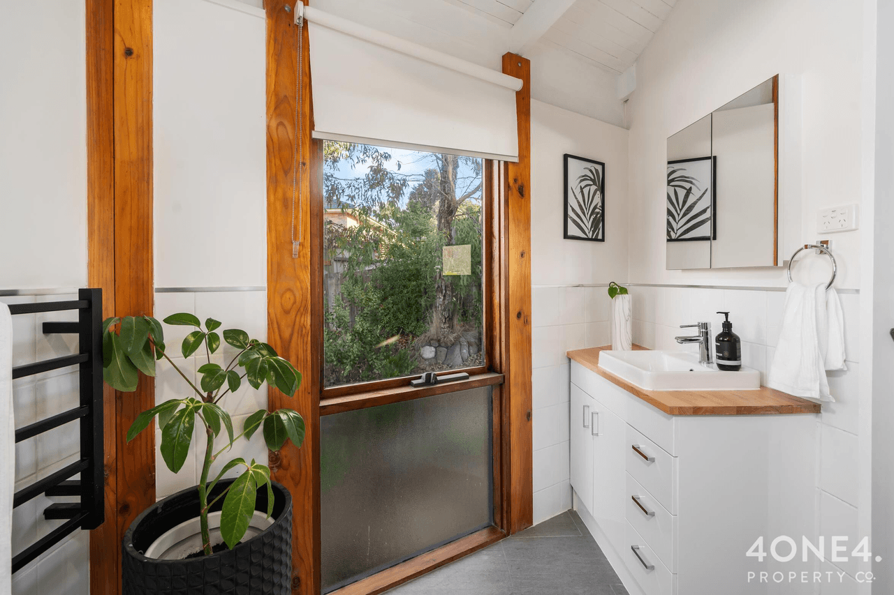 16 Clives Avenue, Old Beach, TAS 7017