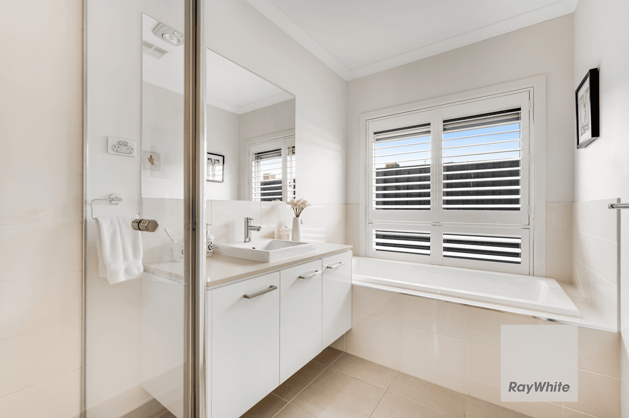 14 Buttercup Drive, GREENVALE, VIC 3059