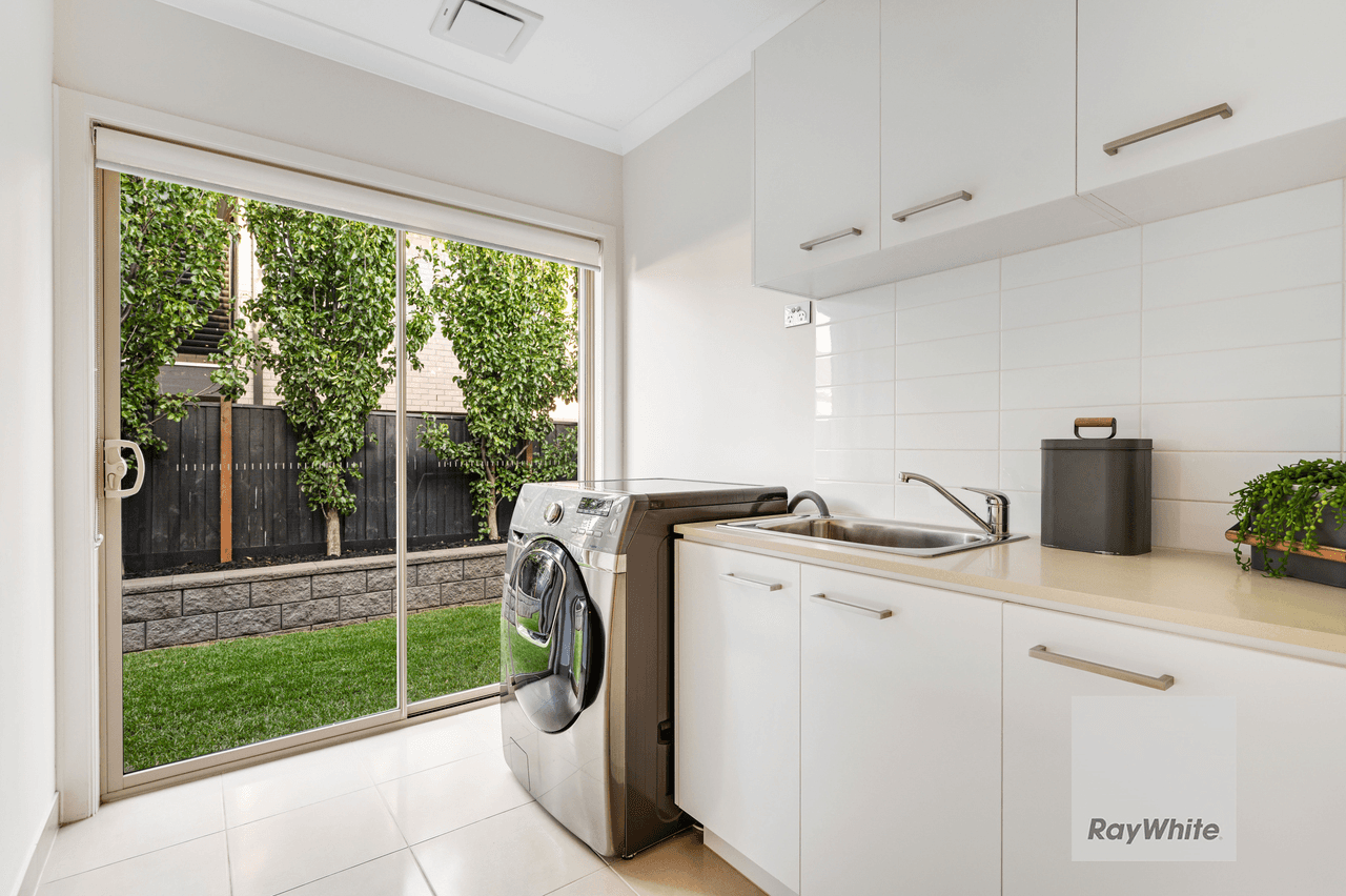 14 Buttercup Drive, GREENVALE, VIC 3059