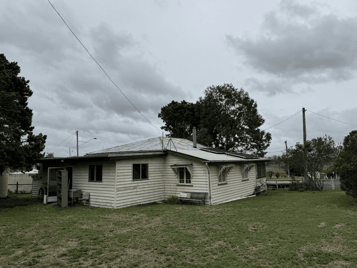 27 Flinders Street, Monto, QLD 4630