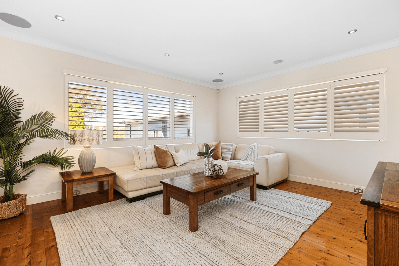 12 Anzac Avenue, DENISTONE, NSW 2114