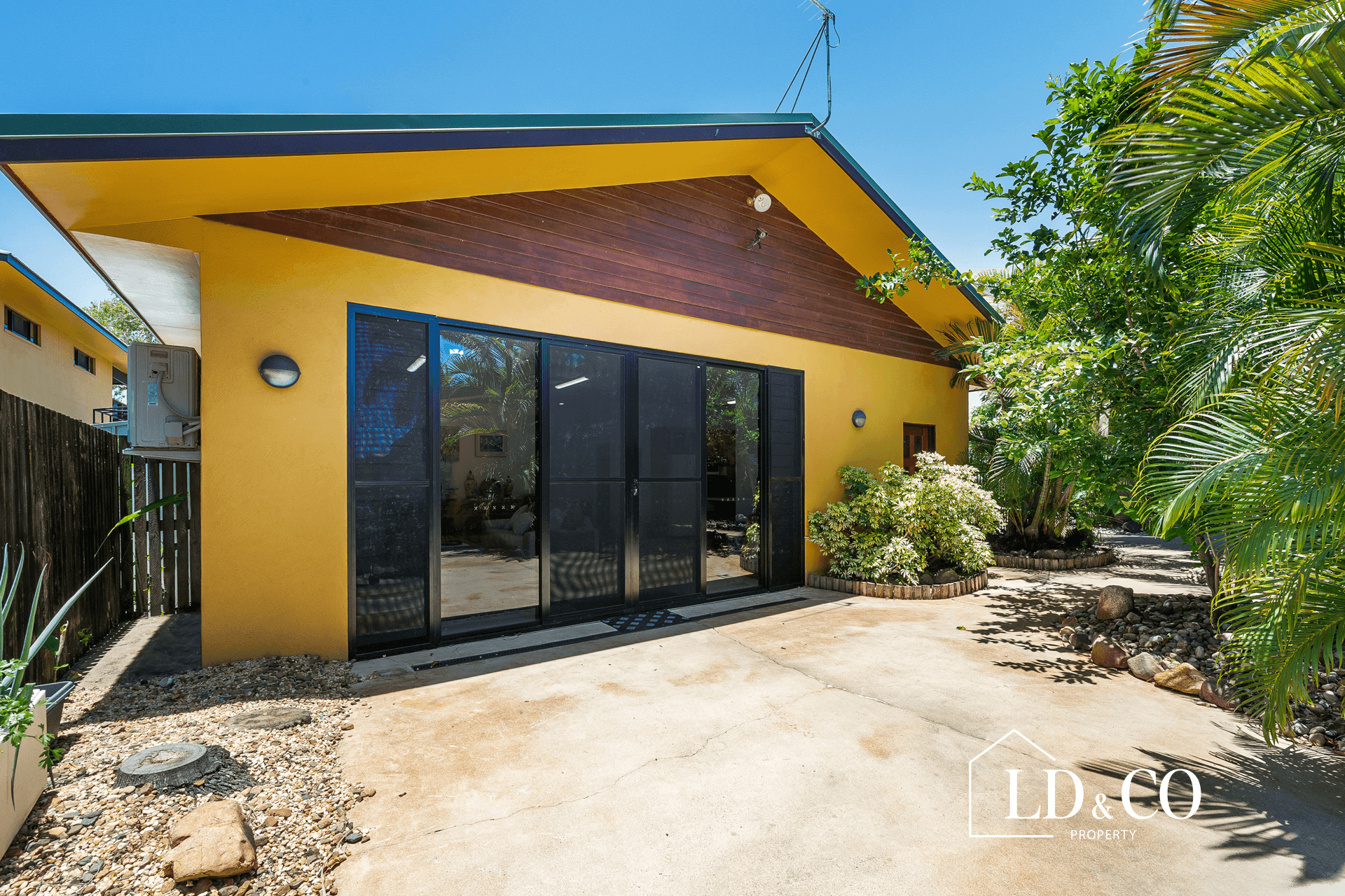 4 Swan Street, SLADE POINT, QLD 4740