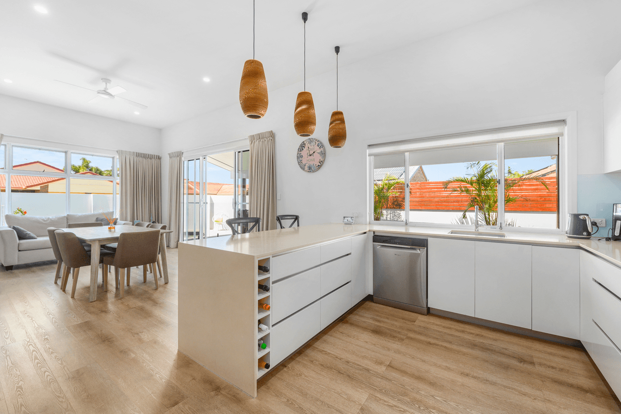 3 Oriole Court, BURLEIGH WATERS, QLD 4220