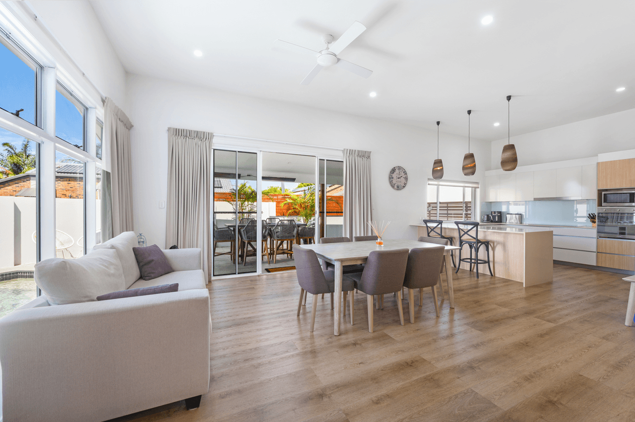 3 Oriole Court, BURLEIGH WATERS, QLD 4220