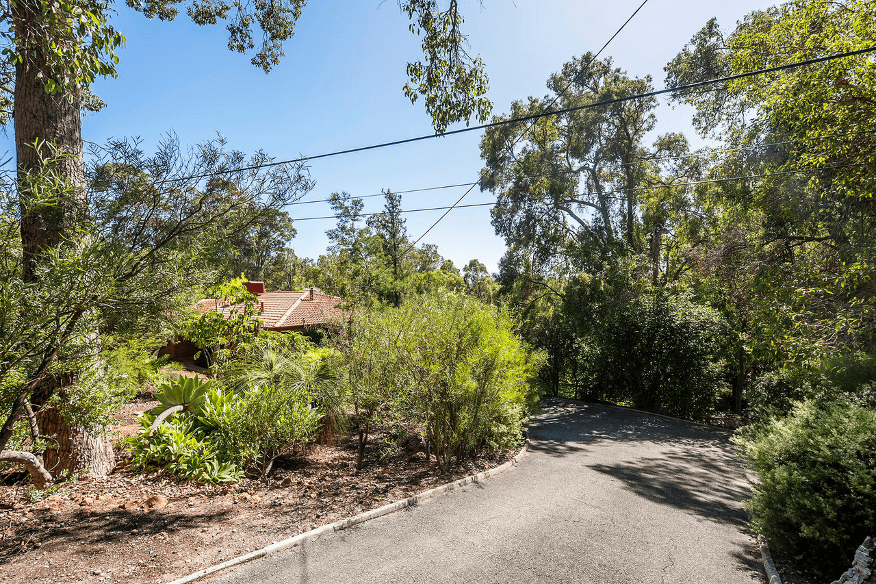 14 Lawley Road, LESMURDIE, WA 6076