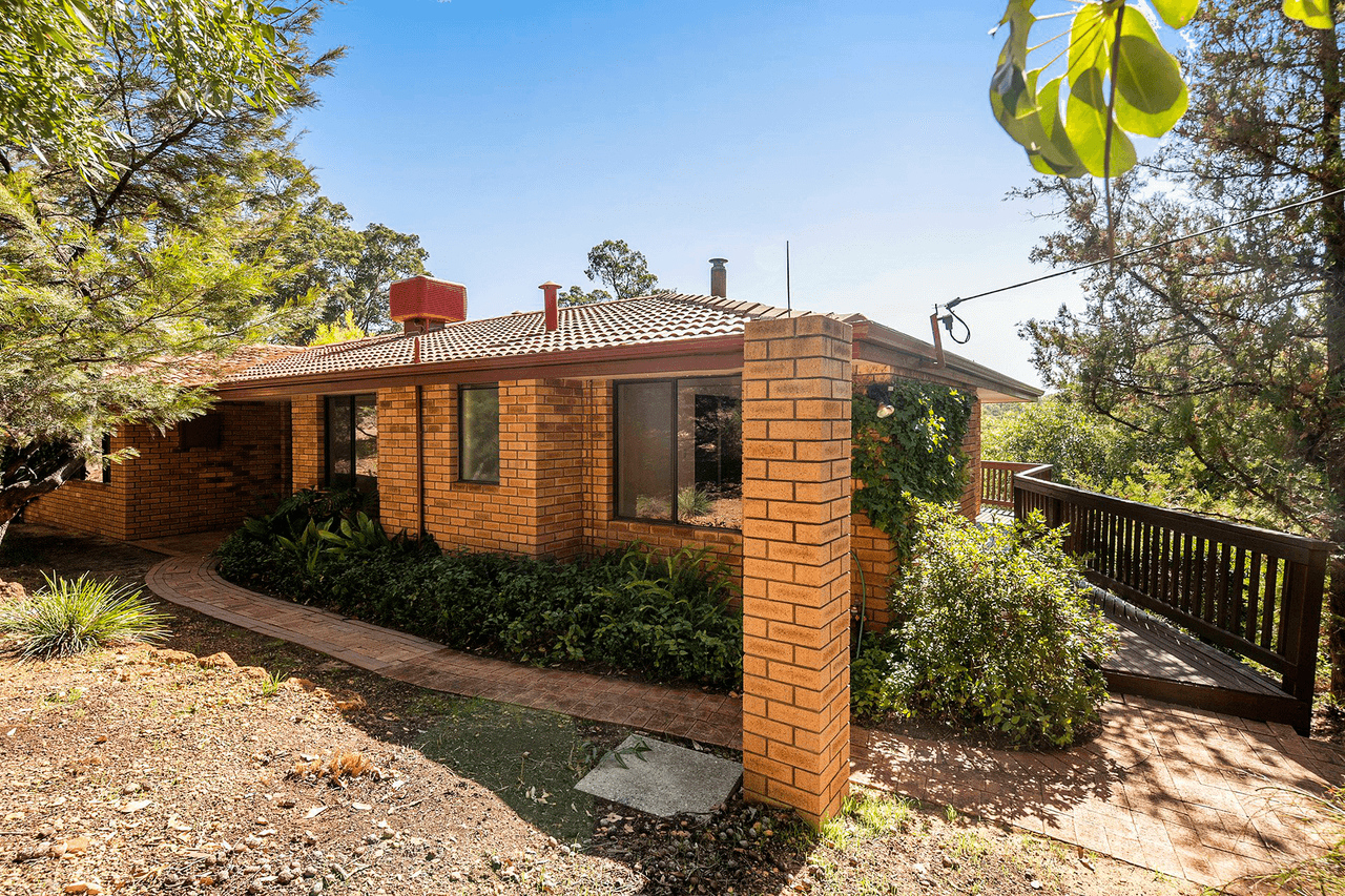 14 Lawley Road, LESMURDIE, WA 6076