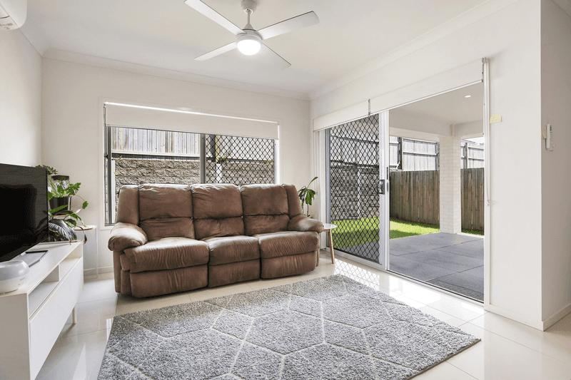 4 Arundel Springs Avenue, ARUNDEL, QLD 4214