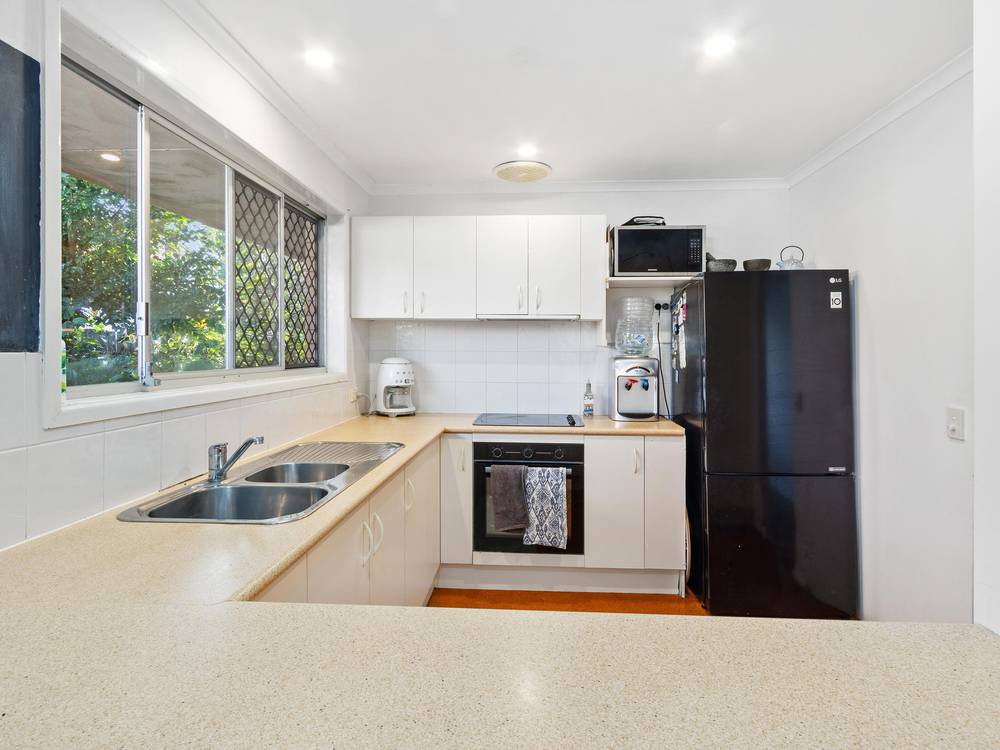 15 Grevillia Avenue, Southport, QLD 4215