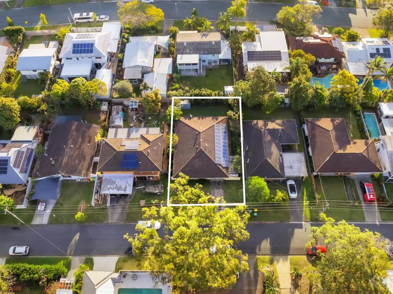 15 Grevillia Avenue, Southport, QLD 4215