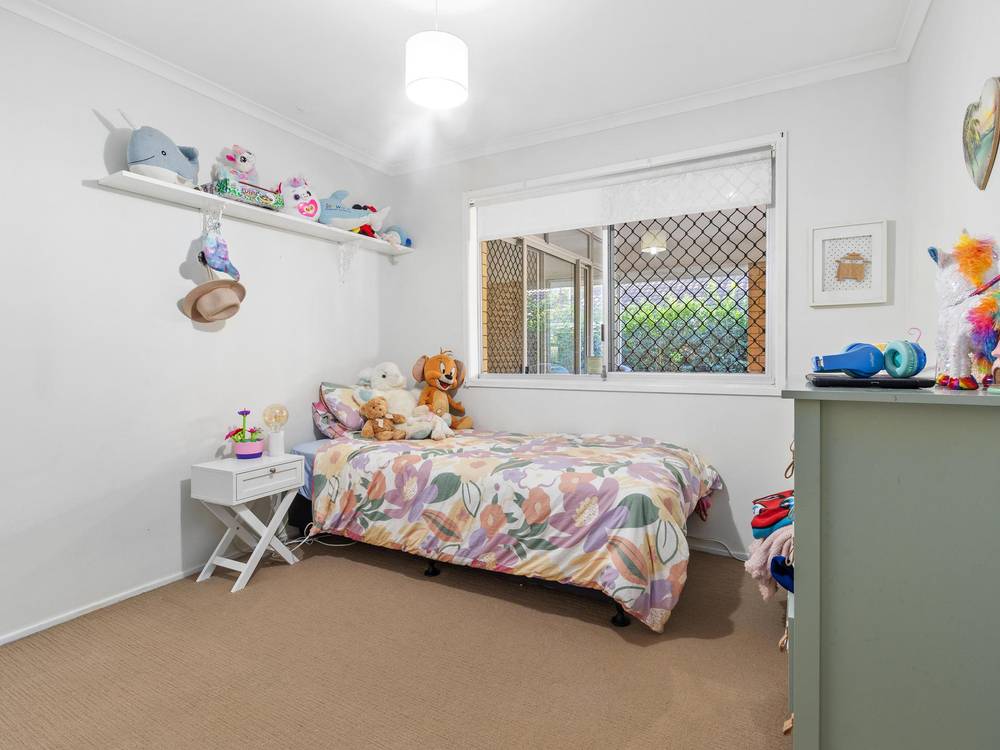 15 Grevillia Avenue, Southport, QLD 4215