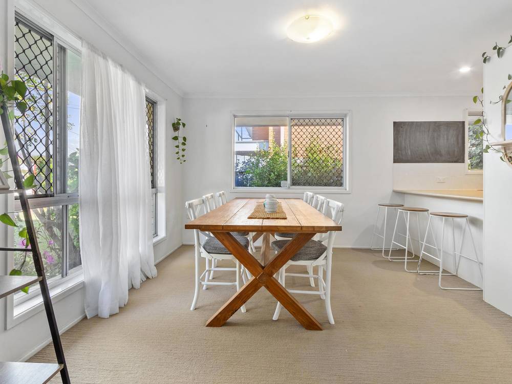 15 Grevillia Avenue, Southport, QLD 4215