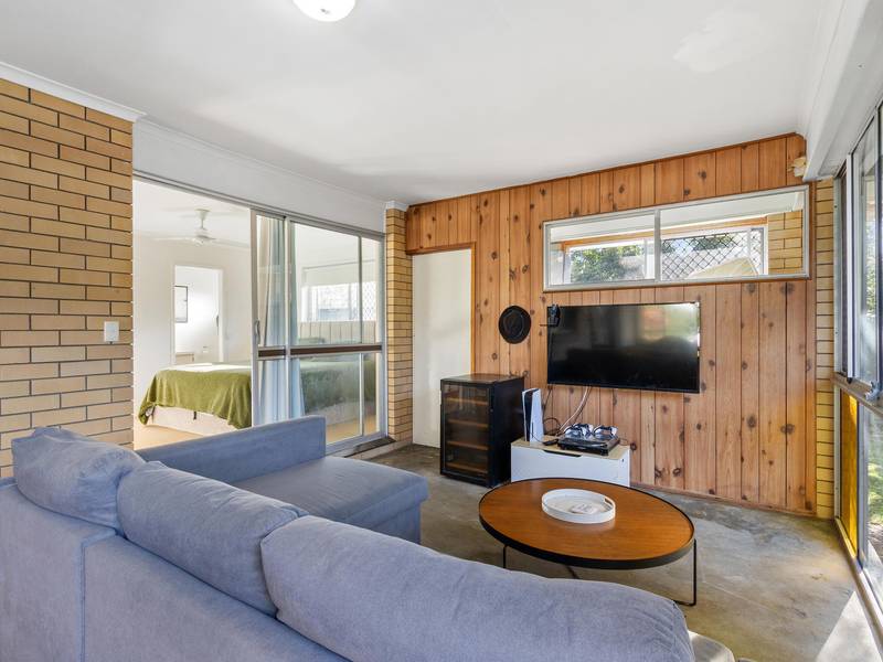 15 Grevillia Avenue, Southport, QLD 4215