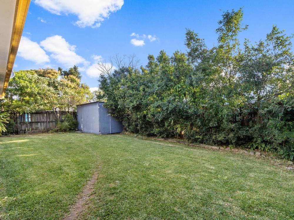 15 Grevillia Avenue, Southport, QLD 4215