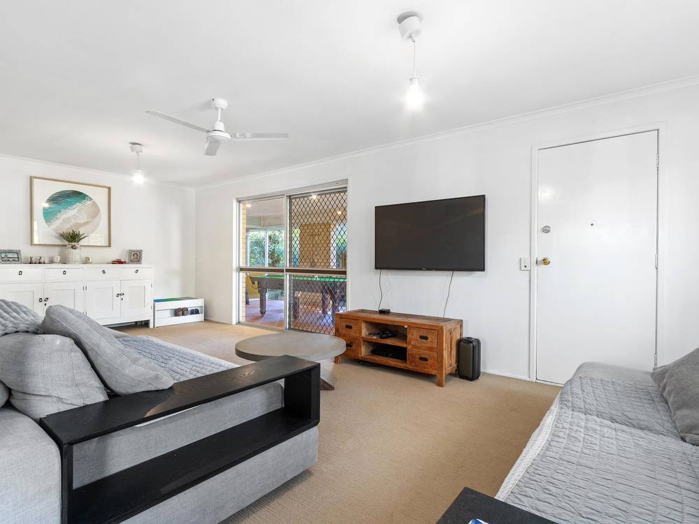 15 Grevillia Avenue, Southport, QLD 4215